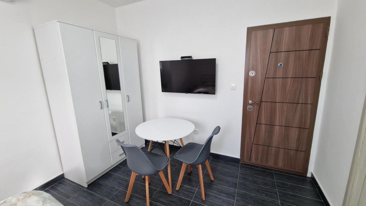 Apartman Tolosi 2 Apartment Podgorica Exterior photo