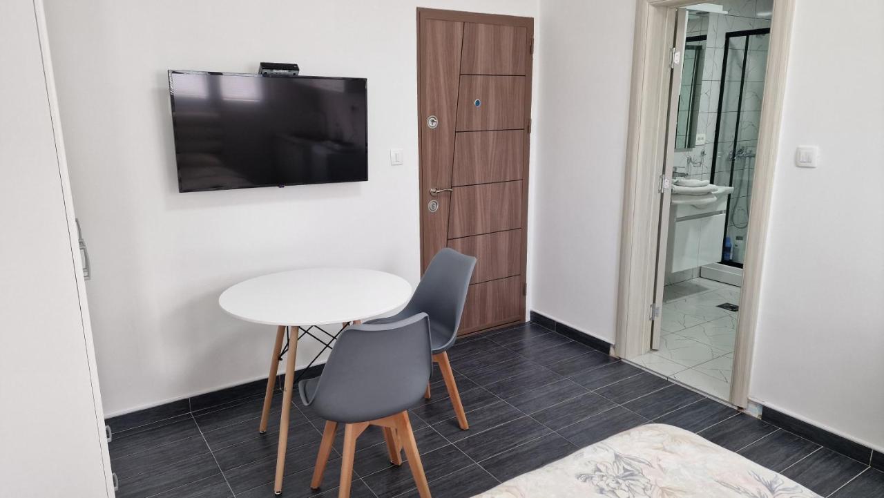 Apartman Tolosi 2 Apartment Podgorica Exterior photo