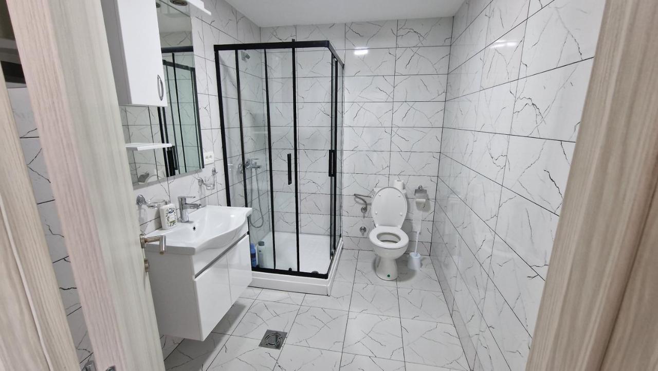 Apartman Tolosi 2 Apartment Podgorica Exterior photo