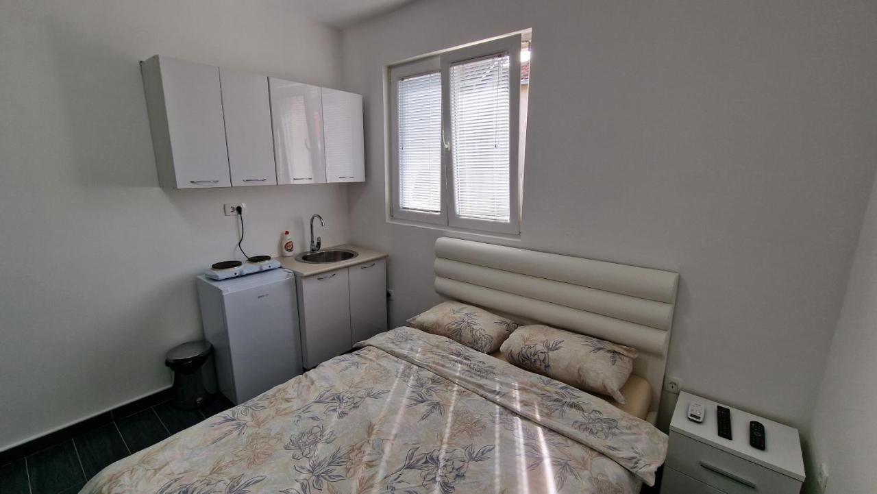 Apartman Tolosi 2 Apartment Podgorica Exterior photo