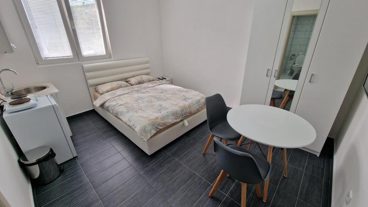 Apartman Tolosi 2 Apartment Podgorica Exterior photo