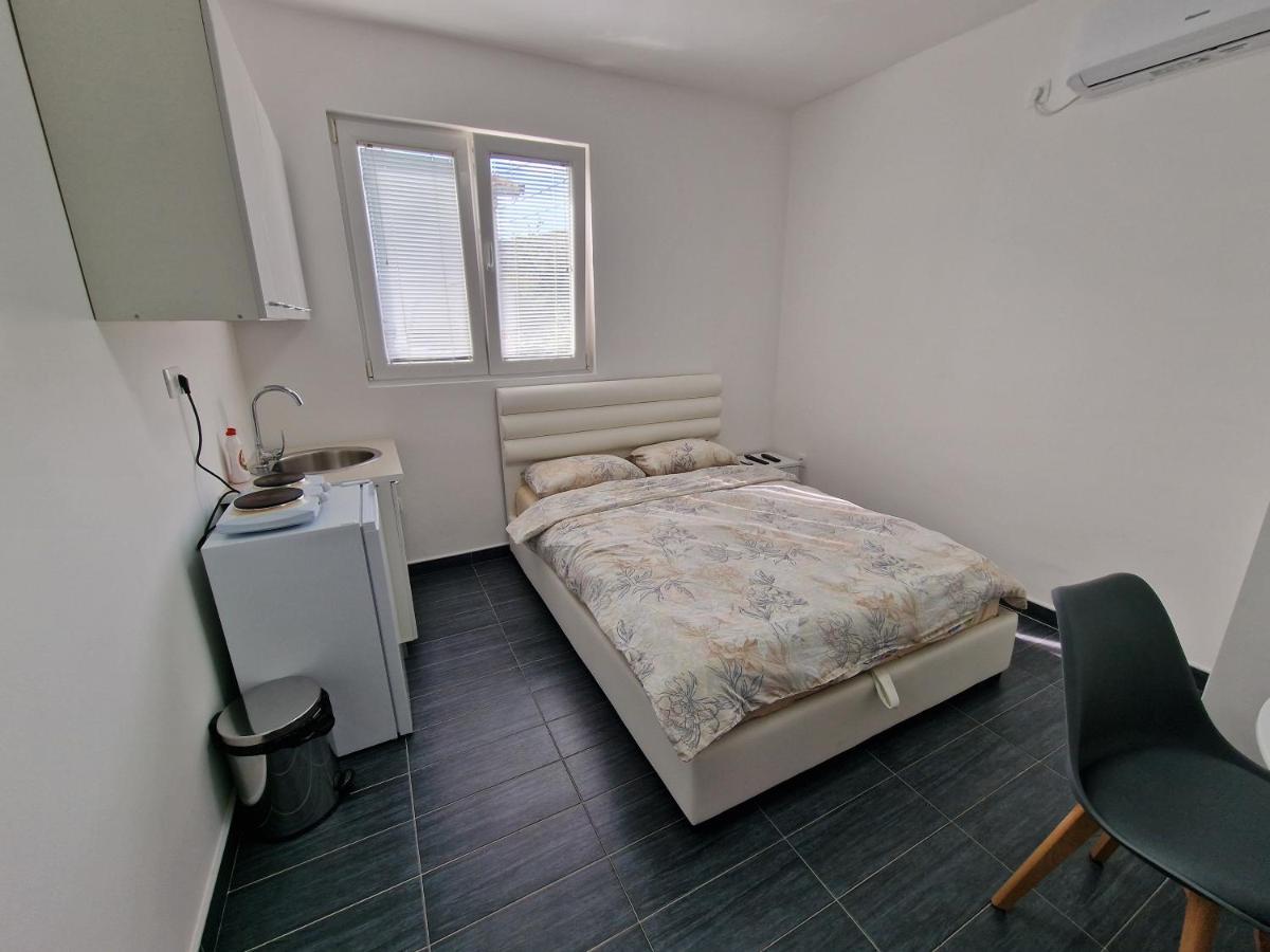 Apartman Tolosi 2 Apartment Podgorica Exterior photo
